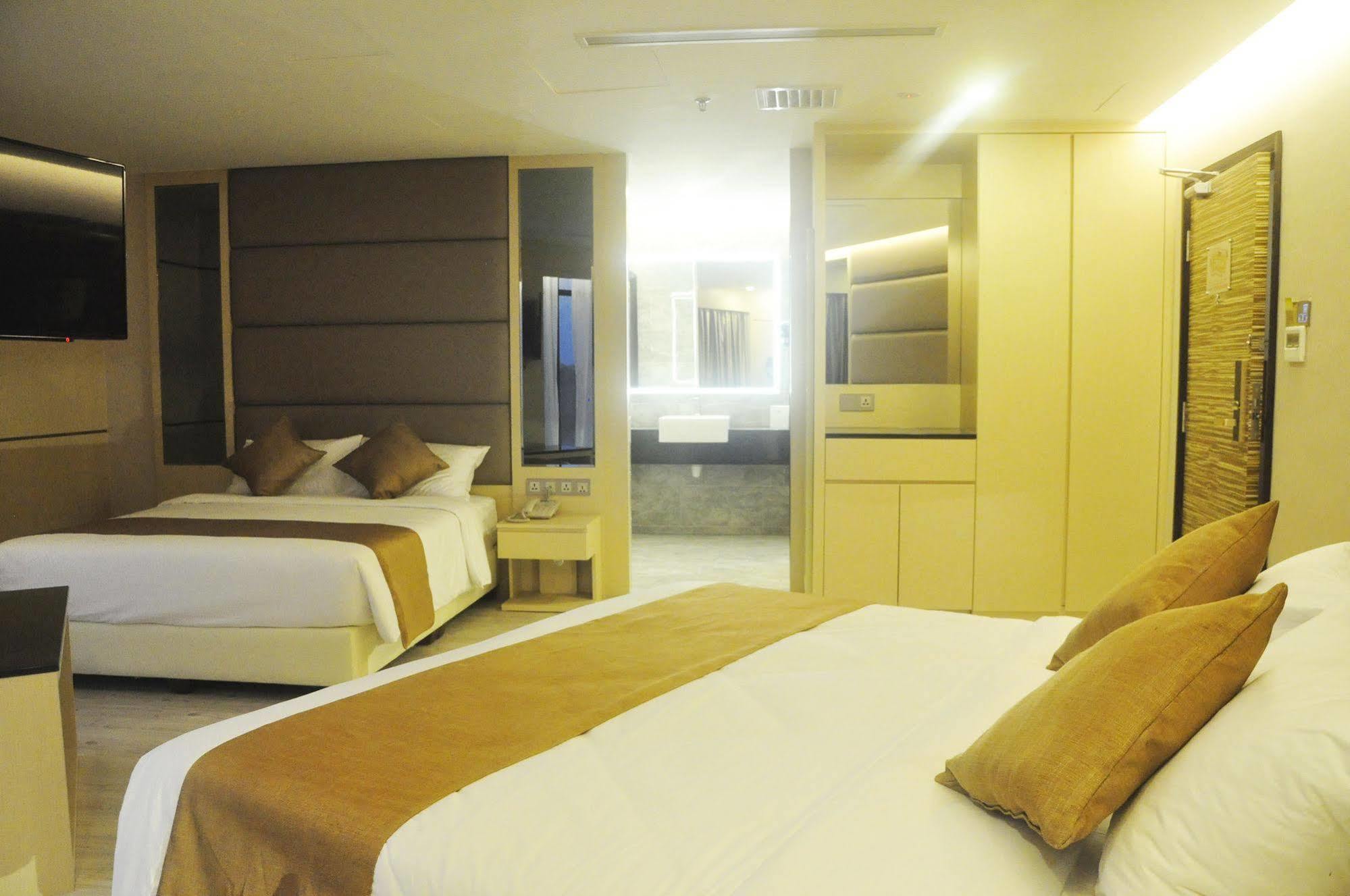Geobay Hotel Johor Bahru Exteriör bild